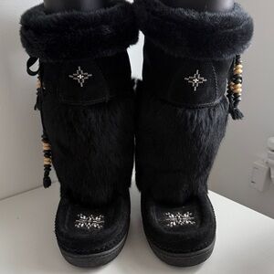 Elegant Black Fur-Trimmed Women's Winter Boots